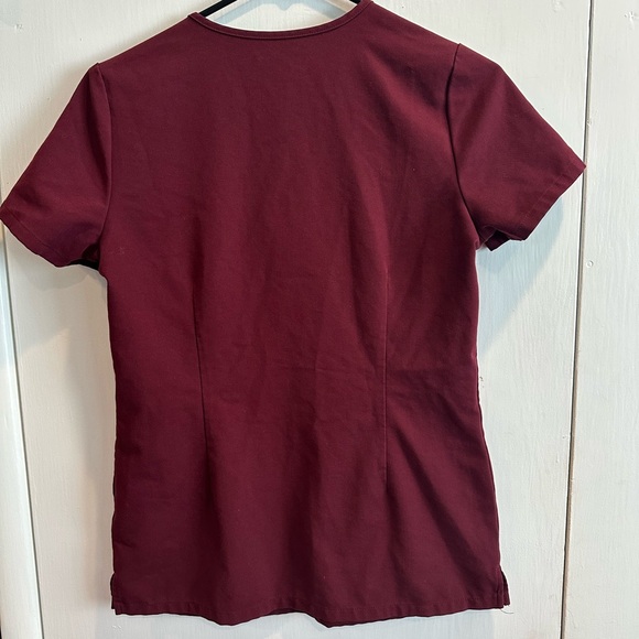 Figs Women's Short Sleeve V-Neck Top in Deep Burgundy - Picture 6 of 7